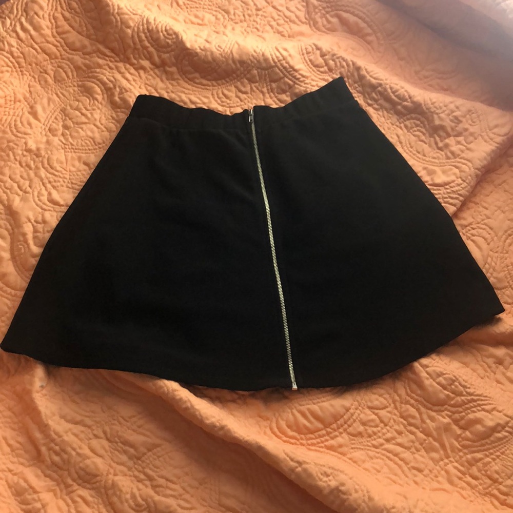Black skirt - Picture 2 of 2